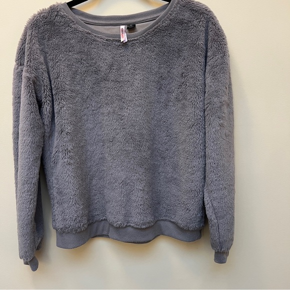 Love by Design Faux fur sweater - Picture 3 of 8